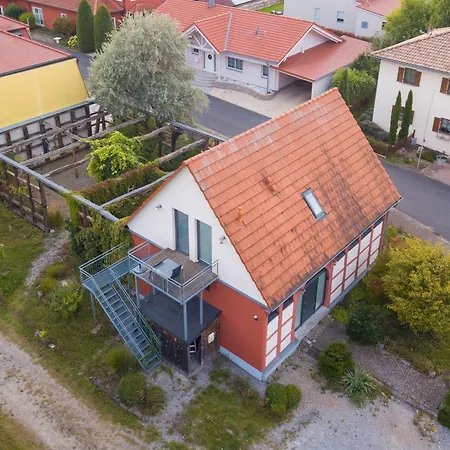 Castellchen, Historische Scheune Und Garten