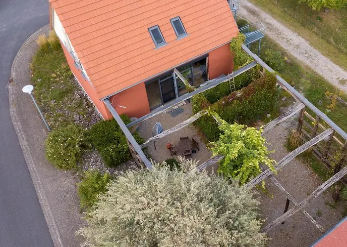 Apartment Castellchen, Historische Scheune Und Garten Castell