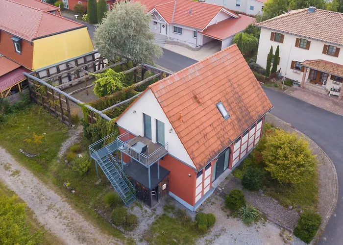 Castellchen, Historische Scheune Und Garten